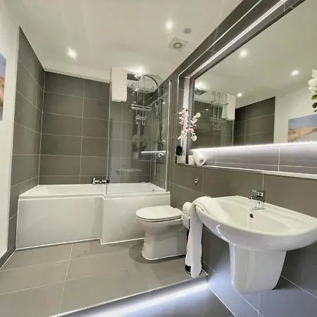 Elite 3 Bed New Town Apt With Private Walled Garden EDI Buitenkant foto
