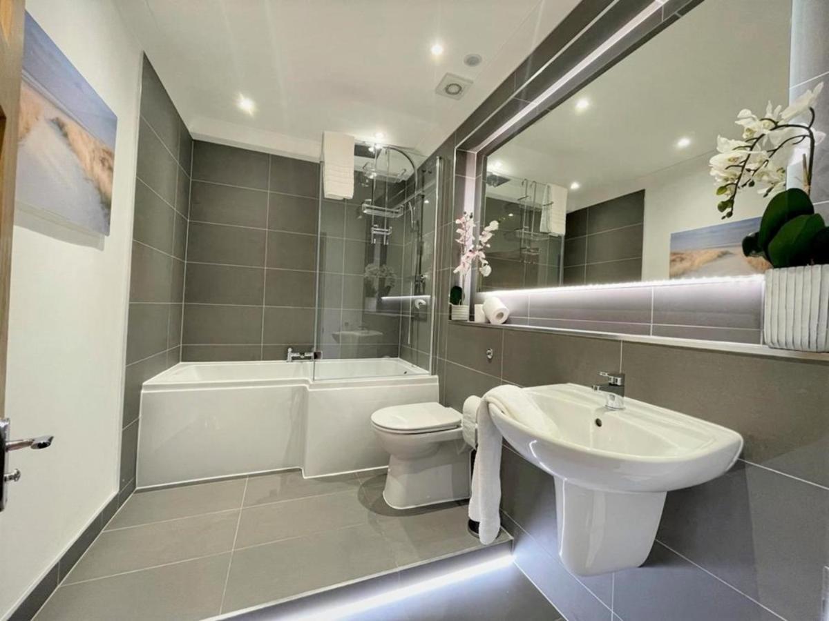 Elite 3 Bed New Town With Private Walled Garden Appartement *